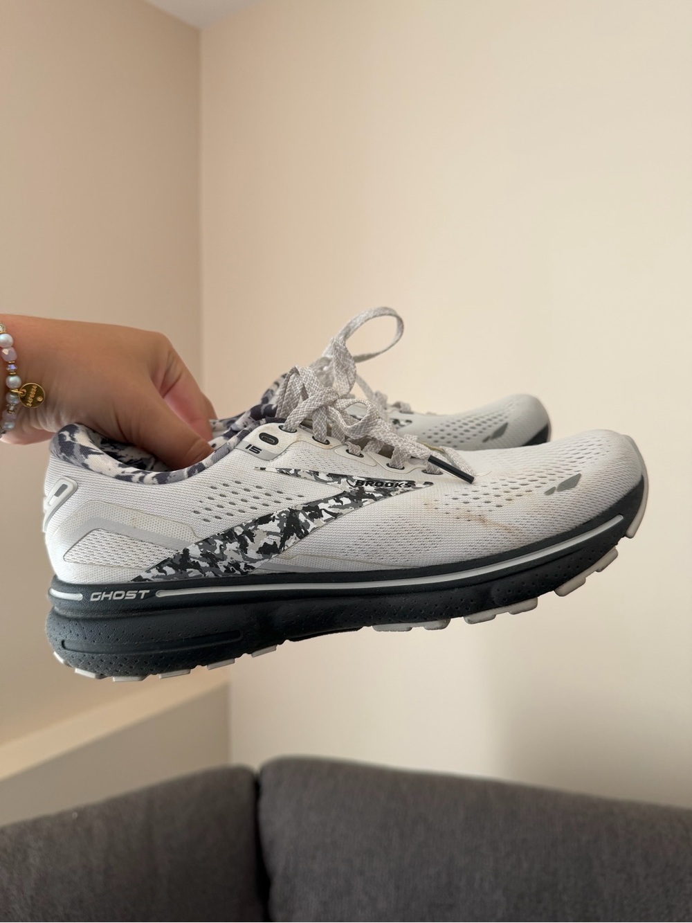 BROOKS Ghost Running Sneakers, Women's Size 8.5 -- GENTLY USED